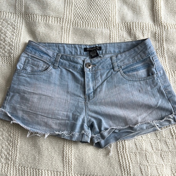 Denim short - Picture 1 of 3